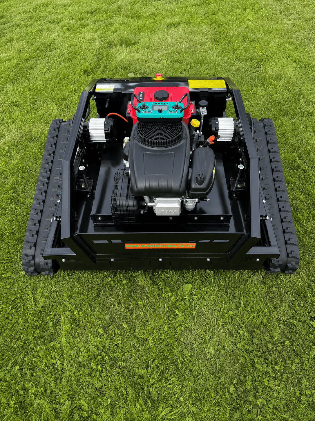Profesionální pásová sekačka Loncin 608cc - 100